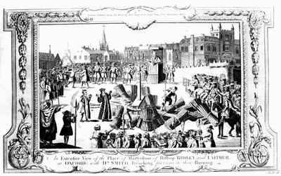 Een uitgebreid uitzicht op de plaats van martelaarschap van bisschop Ridley (c.1500-55) en Latimer (c.1485-1555) in Oxford met Dr. Smith die preekt voorafgaand aan hun verbranding door English School